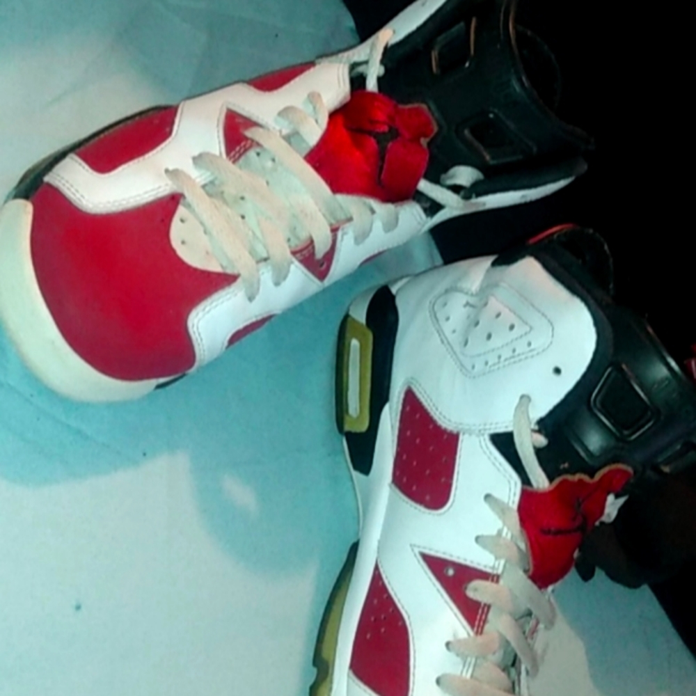 Jordan 6s "retro carmine" size7y